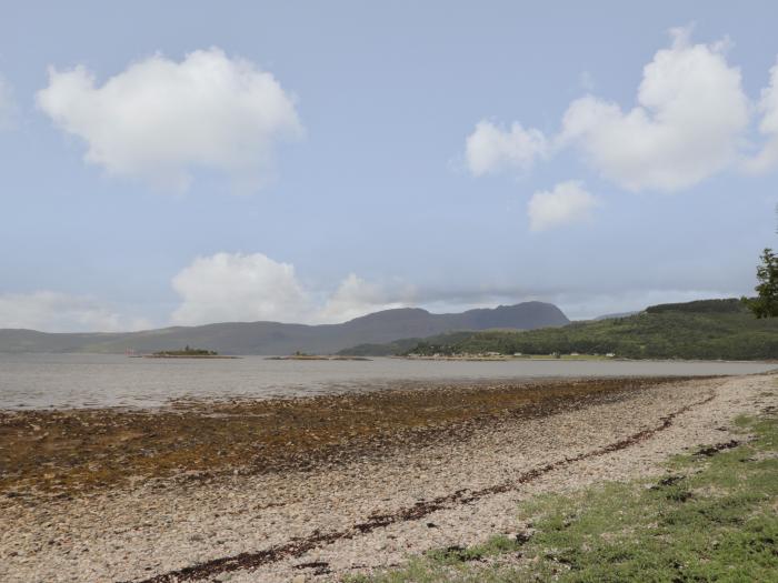 Dailfearn Chalet, Achmore near Balmacara, Scottish Highlands. Open plan. Ground-floor living. Garden