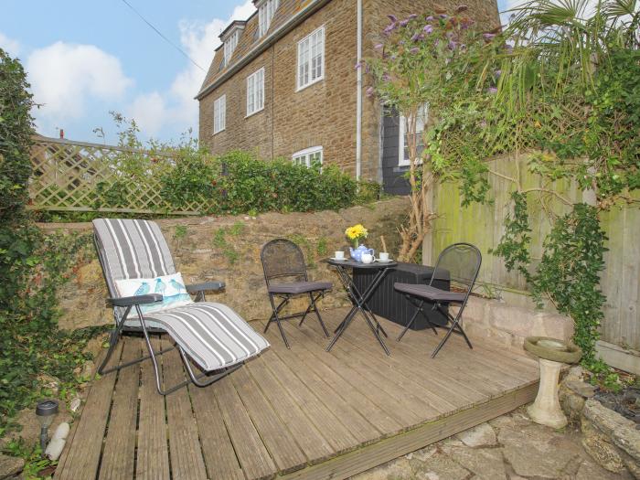 Dormouse Cottage, Burton Bradstock, Dorset. Ideal for families. Pets. Near the Jurassic Coast, WiFi.