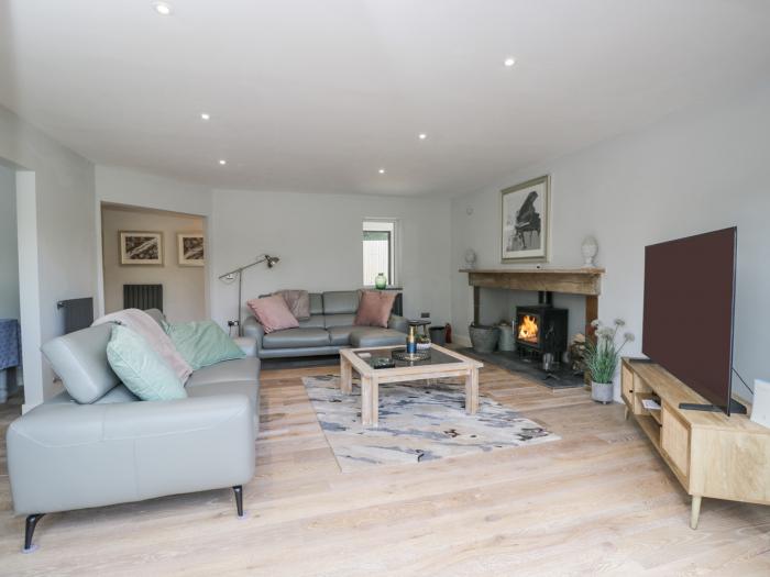 Greystones in Upton St Leonards, Gloucestershire. In an AONB. Pet-free. Off-road parking. Woodburner