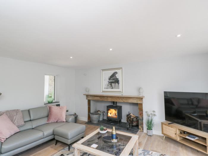 Greystones in Upton St Leonards, Gloucestershire. In an AONB. Pet-free. Off-road parking. Woodburner