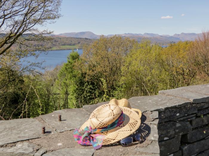 43 Pony Meadow in Troutbeck Bridge, Cumbria. In a National Park. Ground-floor living. Close to shop.