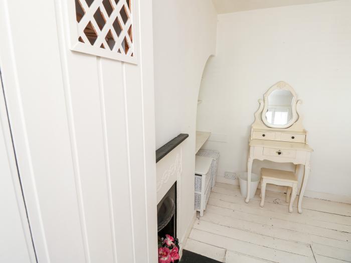 Foxglove Cottage, Christchurch, Dorset. Close to amenities and beach. Near New Forest National Park.