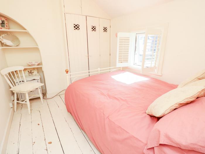 Foxglove Cottage, Christchurch, Dorset. Close to amenities and beach. Near New Forest National Park.