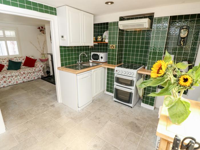 Foxglove Cottage, Christchurch, Dorset. Close to amenities and beach. Near New Forest National Park.