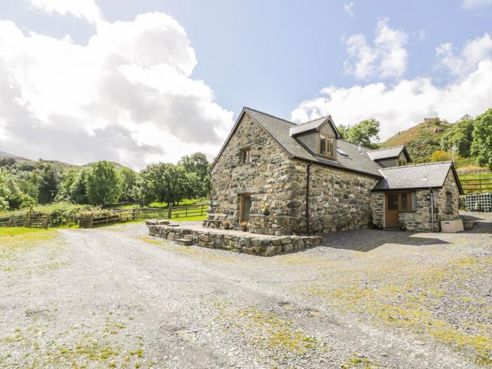 Beudy Tal y Waen is nr Dolgellau, Gwynedd. In National Park. 2-bed barn conversion, resting rurally.