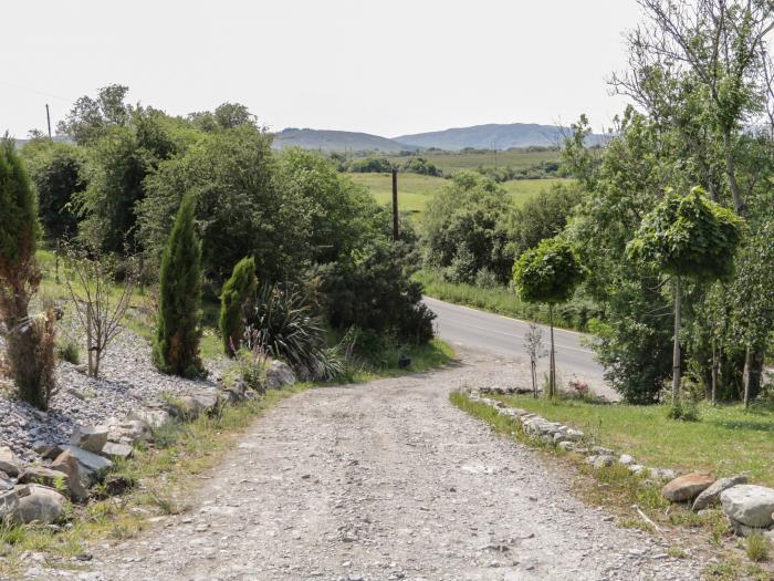 The Ring Fort Lodge nr Glenties, County Donegal. Single-storey annexe, ideal for a couple. Stylish.