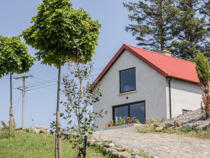 The Ring Fort Lodge nr Glenties, County Donegal. Single-storey annexe, ideal for a couple. Stylish.