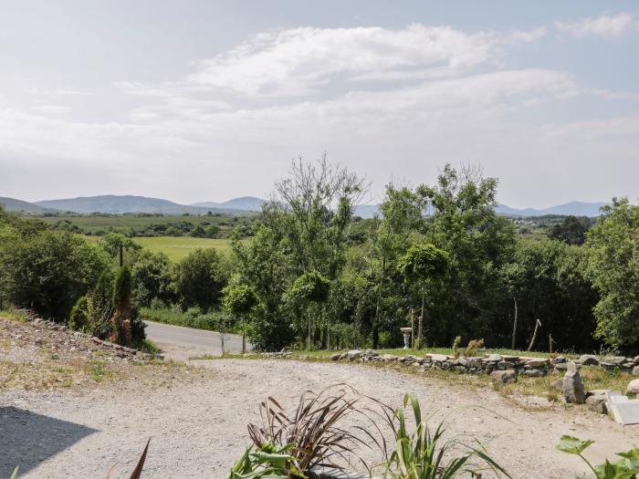 The Ring Fort Lodge nr Glenties, County Donegal. Single-storey annexe, ideal for a couple. Stylish.