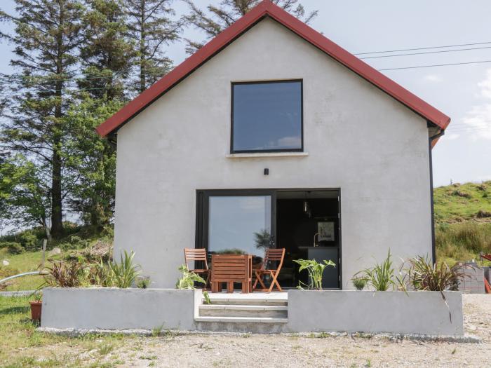 The Ring Fort Lodge nr Glenties, County Donegal. Single-storey annexe, ideal for a couple. Stylish.