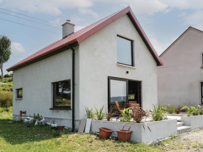 The Ring Fort Lodge nr Glenties, County Donegal. Single-storey annexe, ideal for a couple. Stylish.