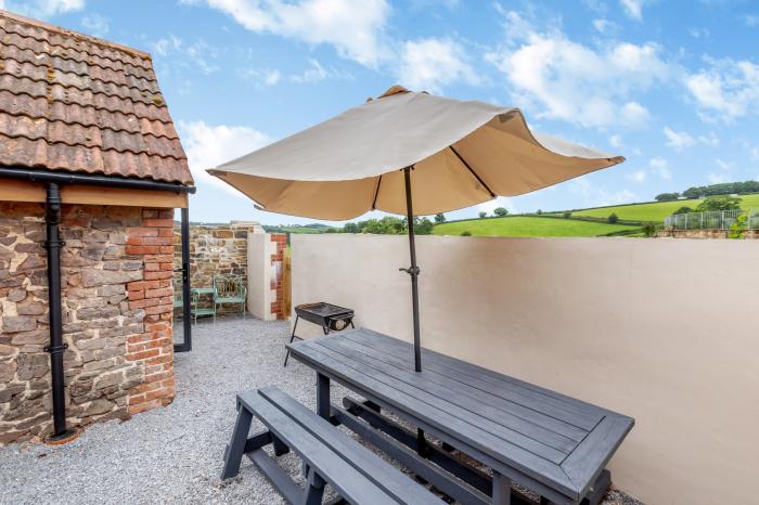 The Hayloft in Bampton, Devon. 17th century. Hay Barn. Three bedrooms. Private valley. Pet-friendly.