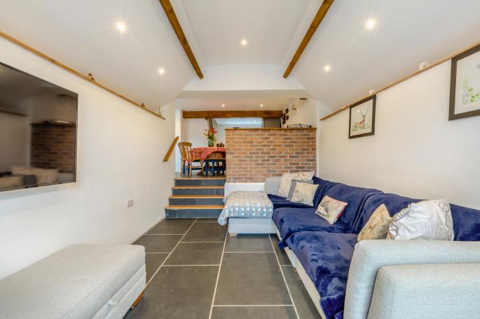 The Hayloft in Bampton, Devon. 17th century. Hay Barn. Three bedrooms. Private valley. Pet-friendly.