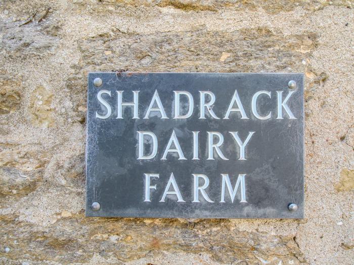 Shadrack Dairy Farm, Burton Bradstock, Dorset. Smart TV. Woodburning stove. Garden. In an AONB. WiFi