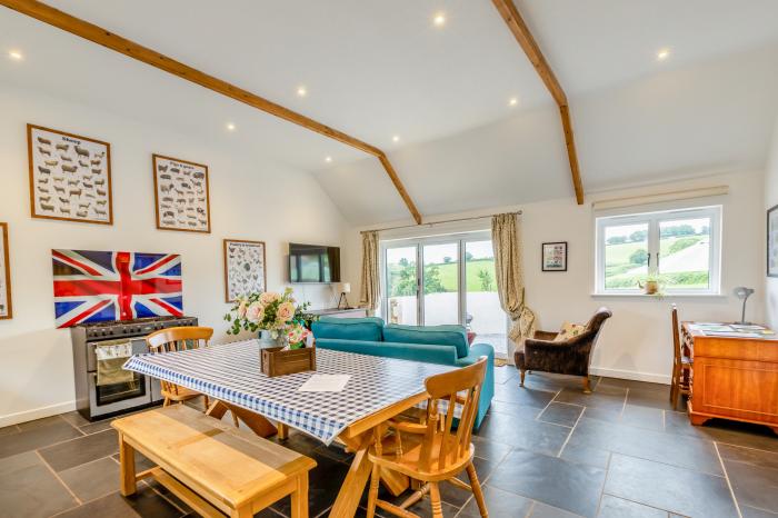 The Farm Office, Bampton, Devon. 17th century. Hay Barn. Two bedrooms. Private valley. Pet-friendly.