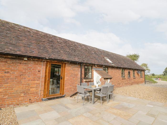 Ragleth, Church Stretton, Shropshire. Pet-friendly. WiFi. Garden patio. Washing machine. Character.