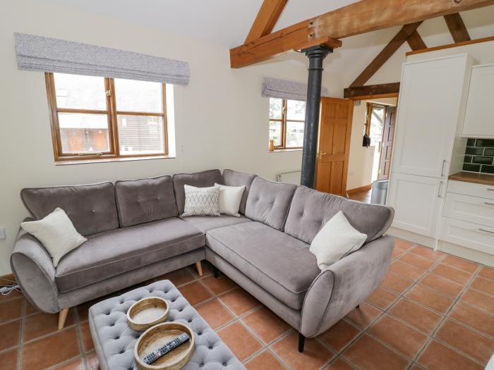 Ragleth, Church Stretton, Shropshire. Pet-friendly. WiFi. Garden patio. Washing machine. Character.