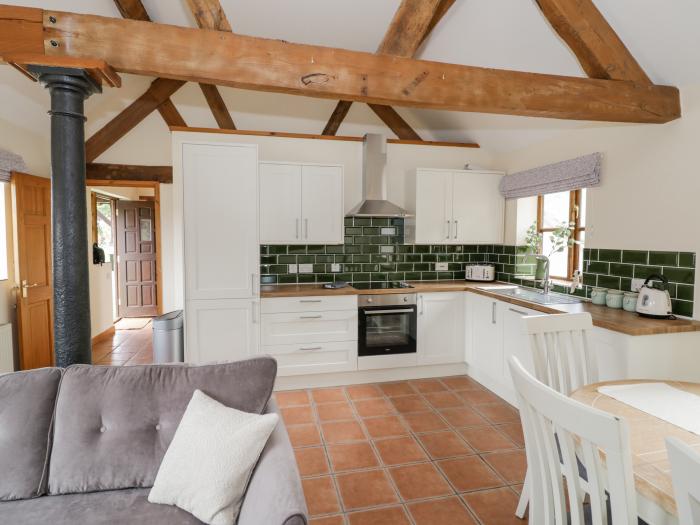 Ragleth, Church Stretton, Shropshire. Pet-friendly. WiFi. Garden patio. Washing machine. Character.