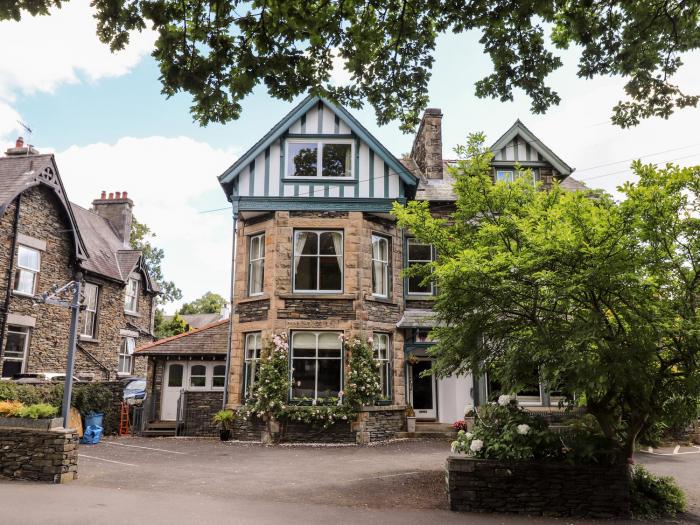 Rosemount Boutique, Windermere, Cumbria. Grand townhouse. En-suite bedrooms. Woodburning stove. WiFi