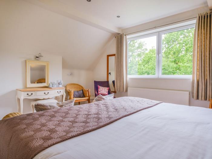 Rosemount Boutique, Windermere, Cumbria. Grand townhouse. En-suite bedrooms. Woodburning stove. WiFi