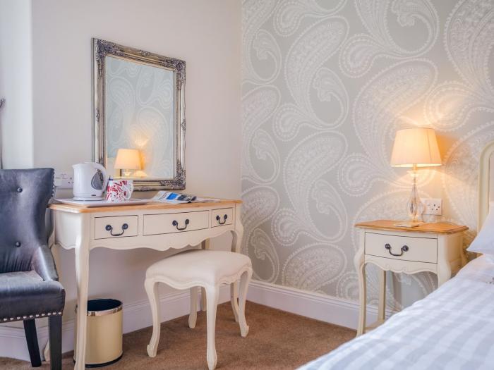 Rosemount Boutique, Windermere, Cumbria. Grand townhouse. En-suite bedrooms. Woodburning stove. WiFi