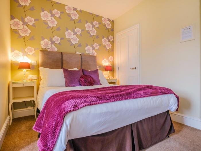 Rosemount Boutique, Windermere, Cumbria. Grand townhouse. En-suite bedrooms. Woodburning stove. WiFi