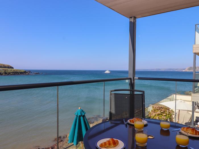 14 Burgh Island Causeway, Bigbury-On-Sea. First-floor apartment. Stunning sea and beach views. WiFi.