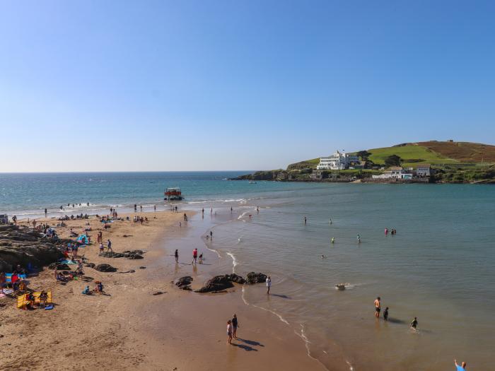 14 Burgh Island Causeway, Bigbury-On-Sea. First-floor apartment. Stunning sea and beach views. WiFi.