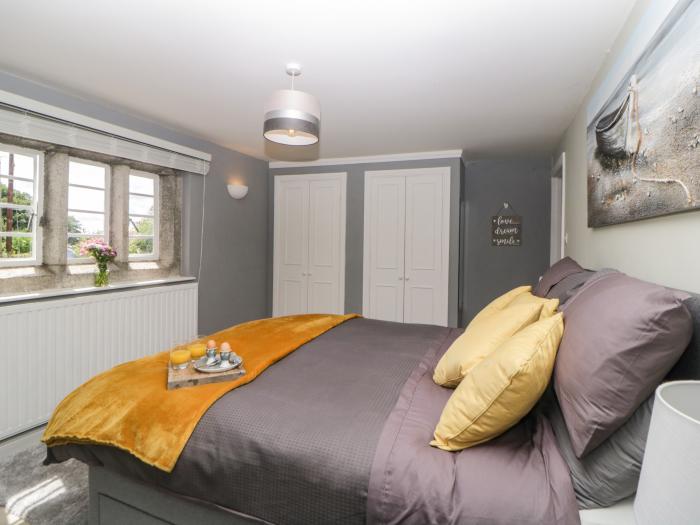 Lower Culvermead, in Chaddlehanger near Tavistock. Smart TV. Bedroom with en-suite. Off-road parking