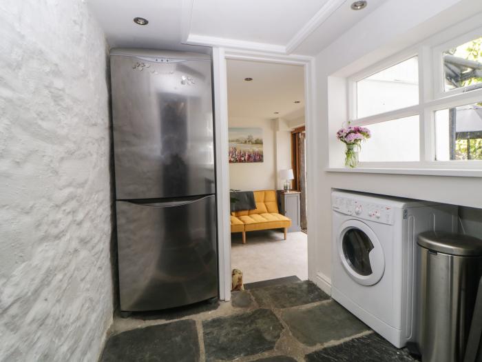 Lower Culvermead, in Chaddlehanger near Tavistock. Smart TV. Bedroom with en-suite. Off-road parking