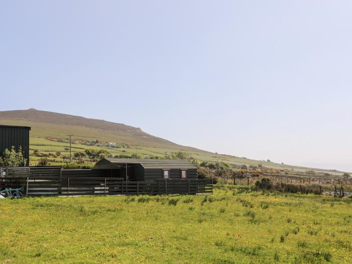 Glamping Pod, Llithfaen, Gwynedd. Ideal for couples. Rural and secluded setting. Decking with seats.