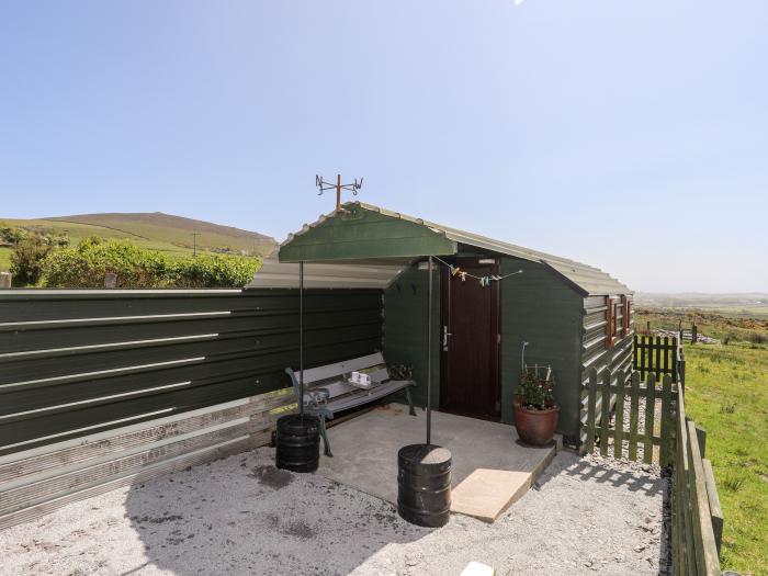 Glamping Pod, Llithfaen, Gwynedd. Ideal for couples. Rural and secluded setting. Decking with seats.