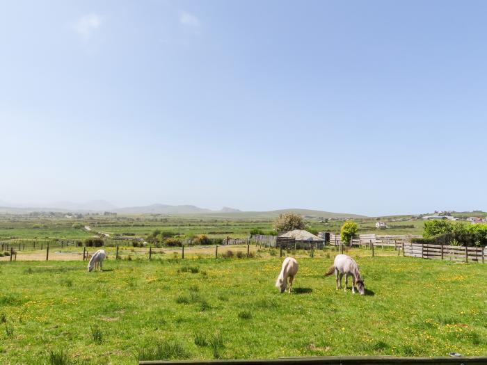 Glamping Pod, Llithfaen, Gwynedd. Ideal for couples. Rural and secluded setting. Decking with seats.