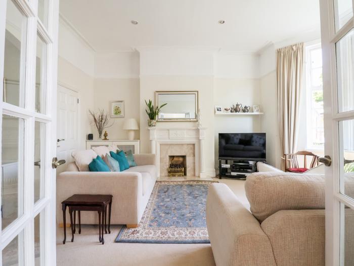 Garden Suite is near New Brighton, Merseyside. Ground-floor apartment, ideal for couples. Near beach