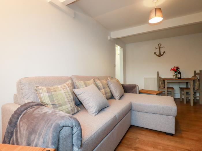 Kingsbury Flat is in Boscastle, in Cornwall. One-bedroom apartment, ideal for a couple. Valley views