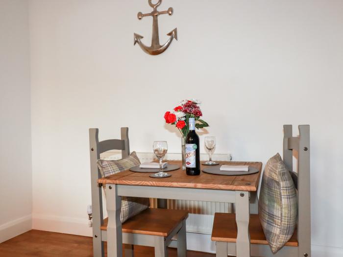 Kingsbury Flat is in Boscastle, in Cornwall. One-bedroom apartment, ideal for a couple. Valley views