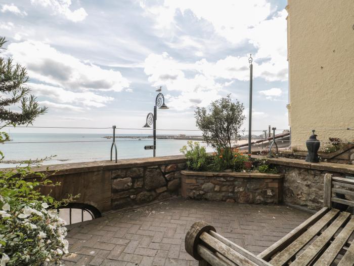 Sundial House, Lyme Regis, Dorset. Close to a beach, a shop, a pub and a river. Sea views. TV. WiFi.