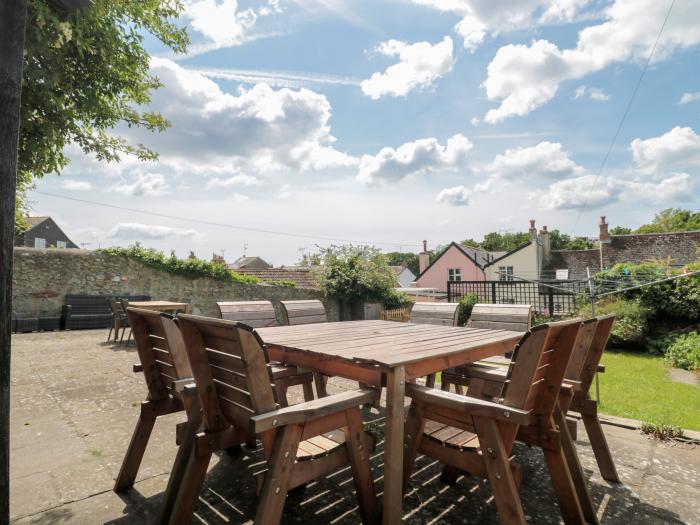 Teal House, Lyme Regis, Dorset. Over 3 floors. Four bedrooms. Rear garden. Pet-friendly. Beach close