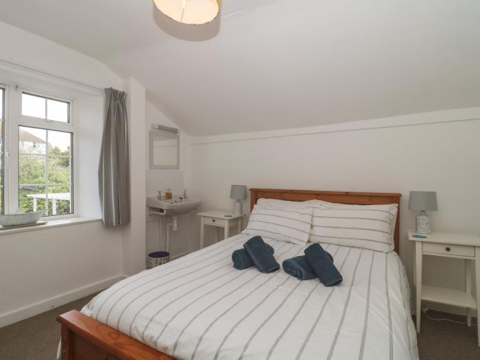 Teal House, Lyme Regis, Dorset. Over 3 floors. Four bedrooms. Rear garden. Pet-friendly. Beach close