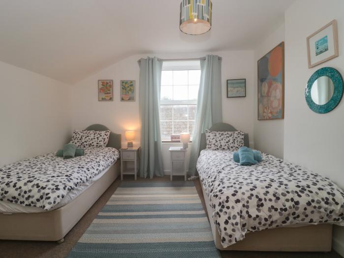 Teal House, Lyme Regis, Dorset. Over 3 floors. Four bedrooms. Rear garden. Pet-friendly. Beach close