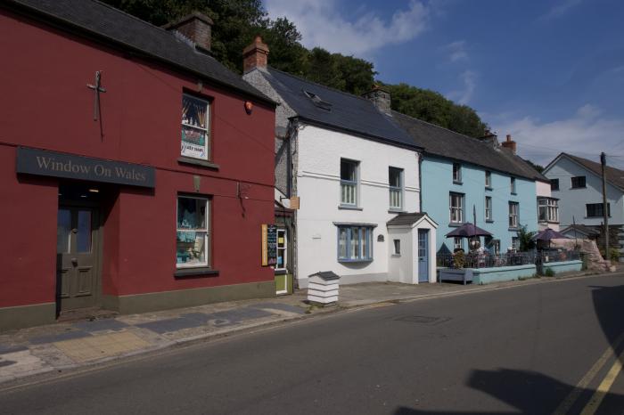 Tan Y Craig, is in Solva, Pembrokeshire. In the Pembrokeshire Coast National Park. Off-road parking.