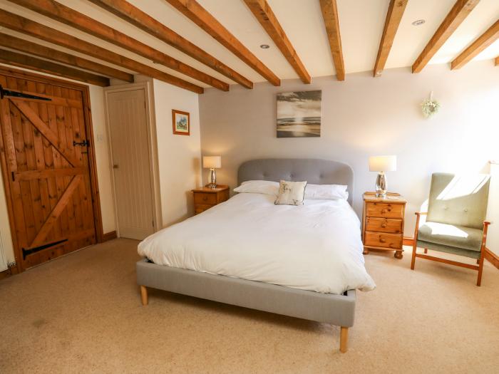 Bodnant, Tywyn, Gwynedd, Wales. Smart TV. Open-plan. In Eryri National Park. Sleeps five. Parking x2