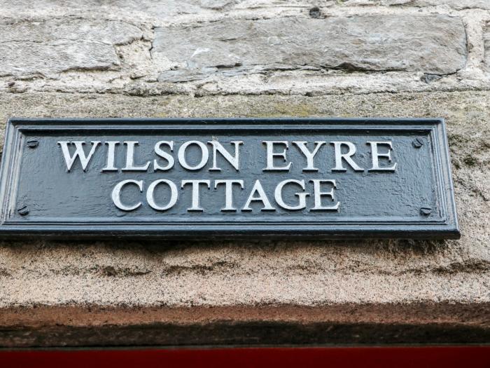 Wilson Eyre Cottage, Castleton, Peak District, Derbyshire. In National Park. Close to a pub. Garden.