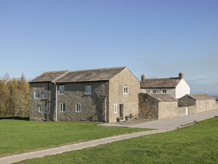 The Hayloft nr Masham, North Yorkshire. Two-bedroom, reverse-level cottage. Rural. In National Park.