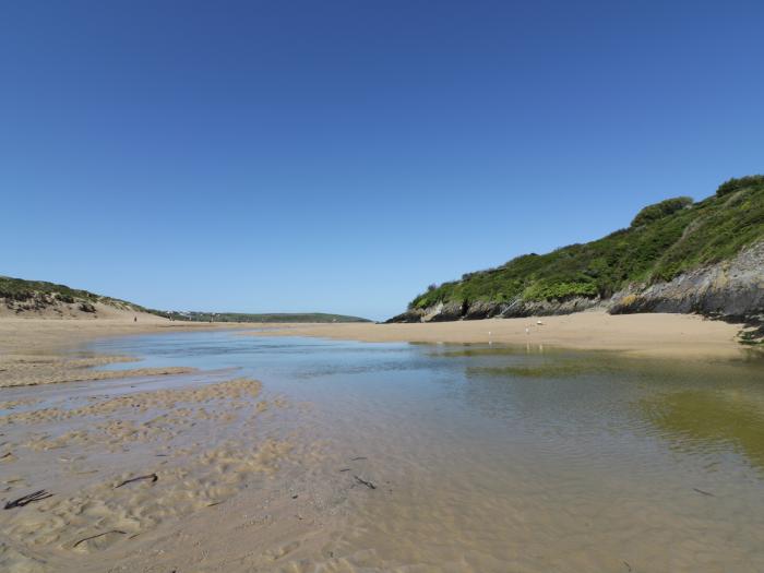 No. 4 Fistral in Crantock, Cornwall. Two-bedroom lodge with wonderful on-site facilities. Near beach