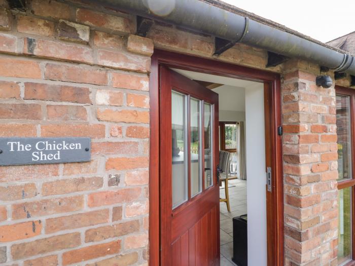 The Chicken Shed, Wasperton near Barford, Warwickshire. Woodburning stove. Couple's retreat. TV WiFi