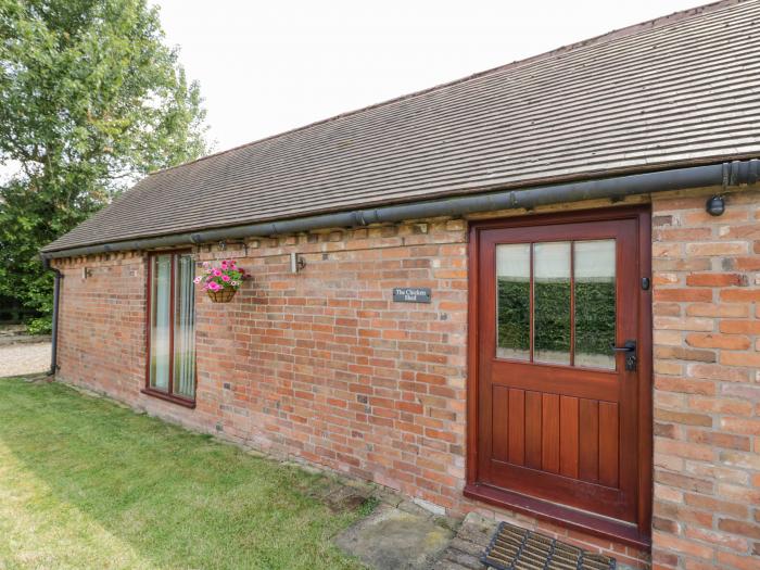 The Chicken Shed, Wasperton near Barford, Warwickshire. Woodburning stove. Couple's retreat. TV WiFi