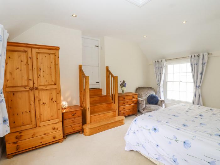 Mountfield Farm Cottage, Warehorne, Hamstreet in Kent. Off-road parking. Smart TV. Woodburning stove