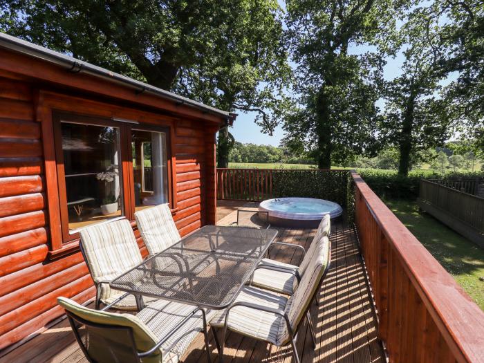 The Fairways is near Louth, in Lincolnshire. Four-bedroom lodge enjoying countryside views, in AONB.