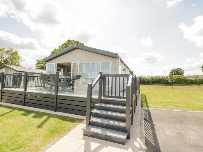 Deer Lodge, Stanford Bishop, Bromyard, Herefordshire. Smart TVs. Open plan. Countryside view