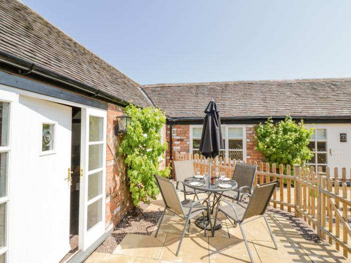 The Nest near Market Bosworth, Leicestershire. Single-storey. Pet-friendly. Parking. Enclosed patio.